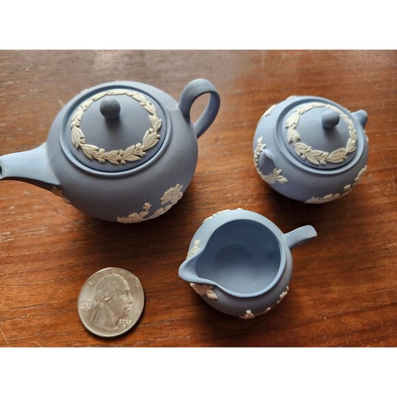Wedgwood Miniature Tea Set 1:12 Scale Blue Jasperware Dollhouse No Box - Picture 2 of 12